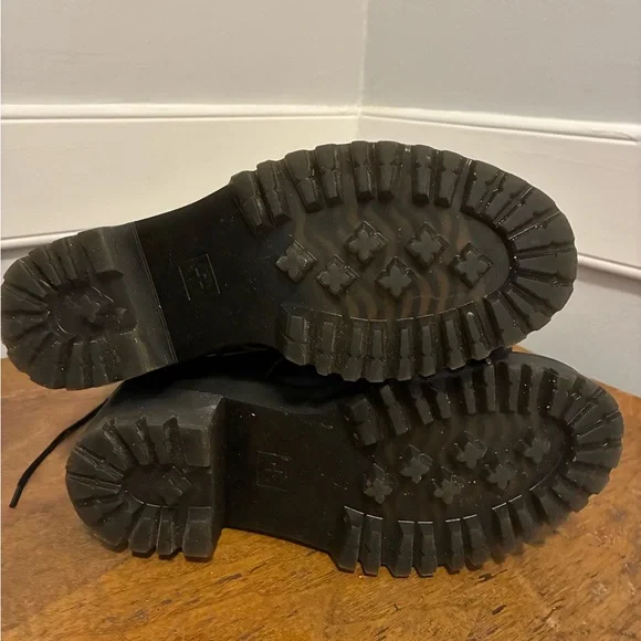 Dr. Martens Black Leather Boots Leona - Picture 3 of 8